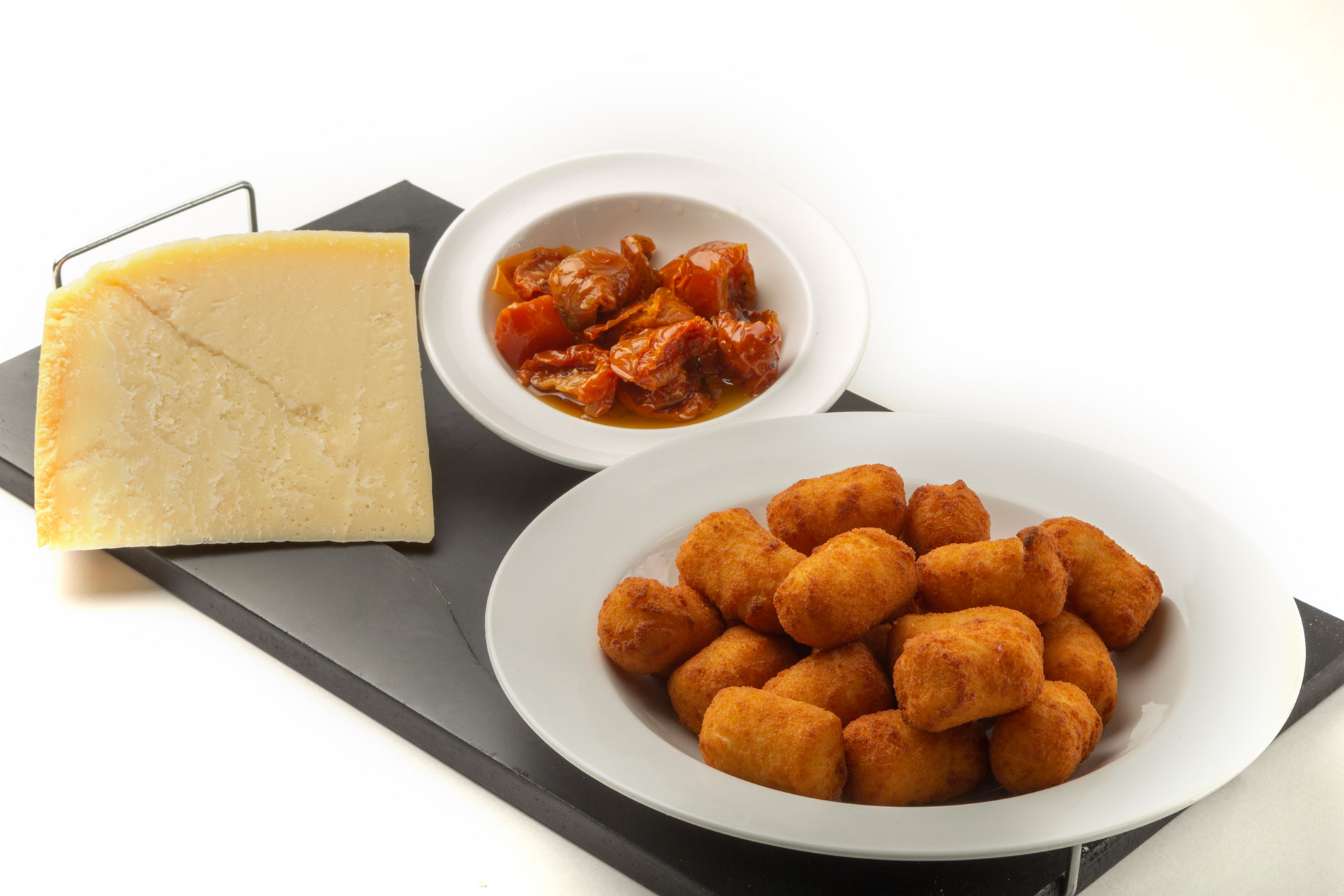 Croquetas de Queso Parmesano y Tomate